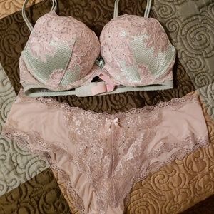 Victoria's Secret very sexy bra & pantie set
